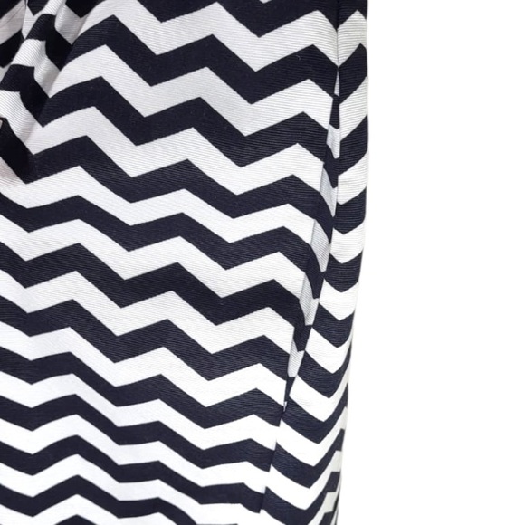 White House Black Market VNeck Chevron Box Pleated Mini Dress in Black/White - Picture 5 of 11